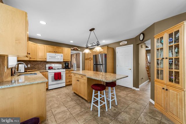 1 PINE VIEW, Monroe Township, NJ 08831