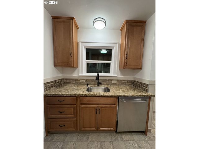 9646 Se STEELE St, Portland, OR 97266