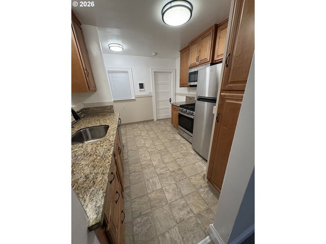 9646 Se STEELE St, Portland, OR 97266