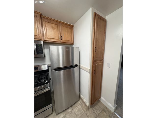 9646 Se STEELE St, Portland, OR 97266