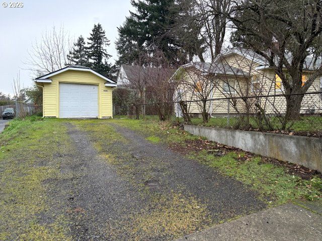 9646 Se STEELE St, Portland, OR 97266