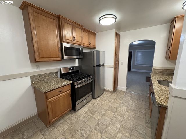 9646 Se STEELE St, Portland, OR 97266