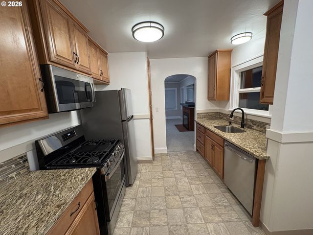 9646 Se STEELE St, Portland, OR 97266