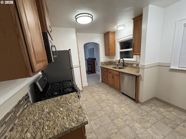 9646 Se STEELE St, Portland, OR 97266