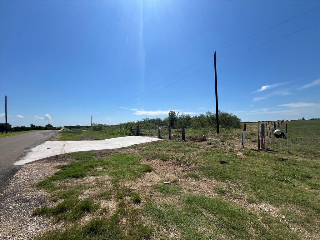2600 CR 466, Elgin, TX 78621