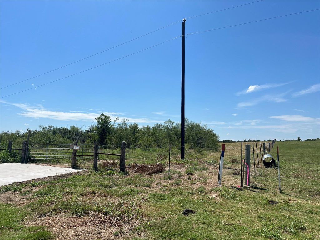 2600 CR 466, Elgin, TX 78621