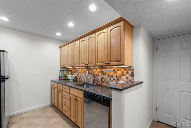 1423 Peacock Lane, Brentwood, MO 63144