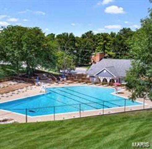 1423 Peacock Lane, Brentwood, MO 63144