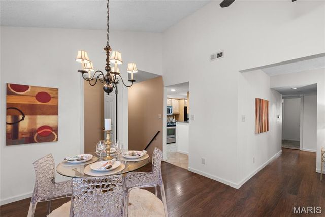 1423 Peacock Lane, Brentwood, MO 63144