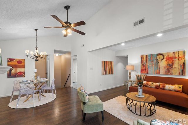 1423 Peacock Lane, Brentwood, MO 63144