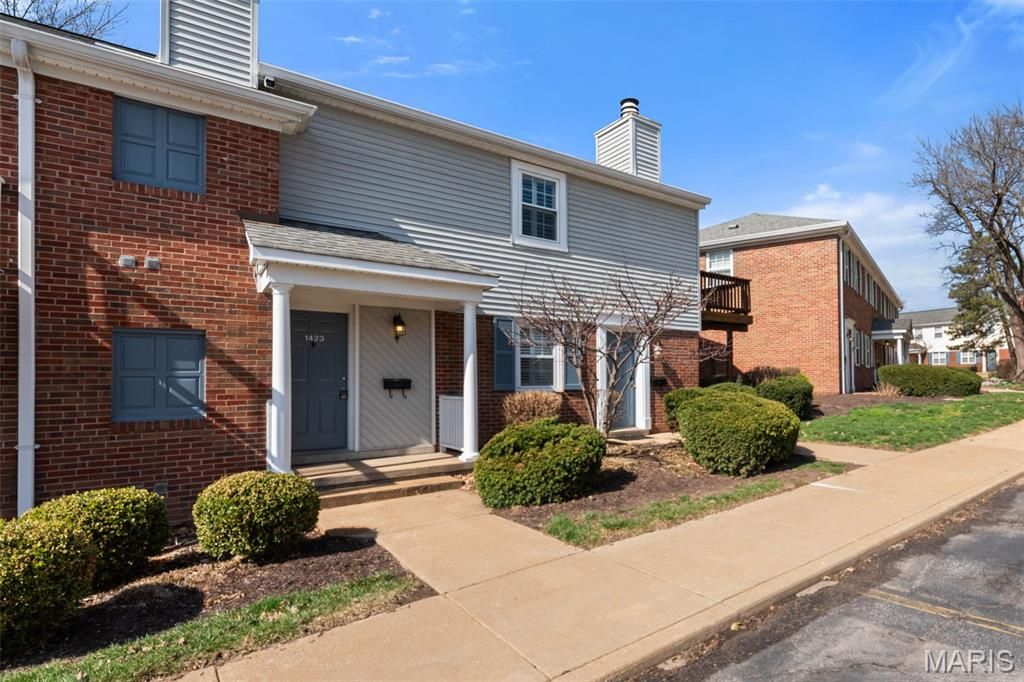 1423 Peacock Lane, Brentwood, MO 63144