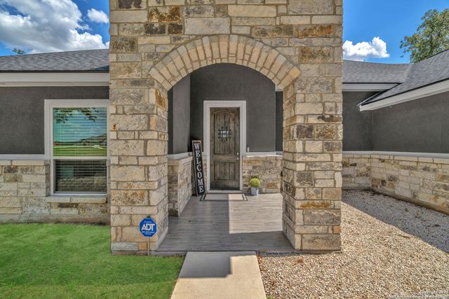 221 Cibolo Ridge Dr, La Vernia, TX 78121