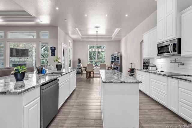 221 Cibolo Ridge Dr, La Vernia, TX 78121