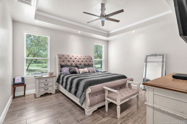 221 Cibolo Ridge Dr, La Vernia, TX 78121