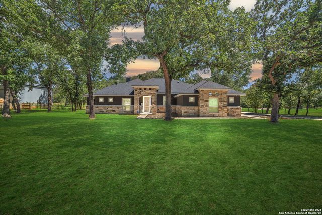 221 Cibolo Ridge Dr, La Vernia, TX 78121