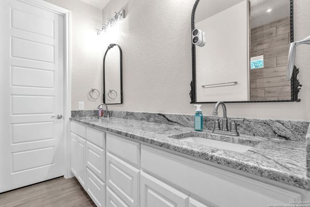 221 Cibolo Ridge Dr, La Vernia, TX 78121