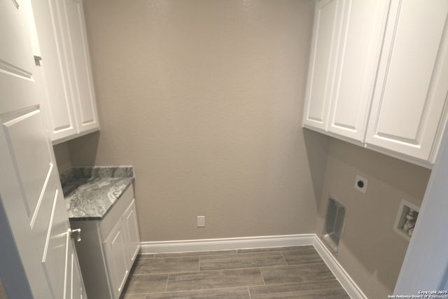 221 Cibolo Ridge Dr, La Vernia, TX 78121