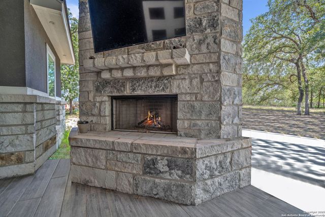 221 Cibolo Ridge Dr, La Vernia, TX 78121
