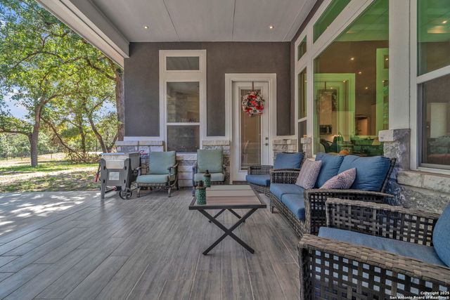 221 Cibolo Ridge Dr, La Vernia, TX 78121