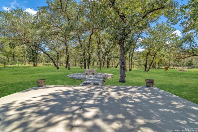221 Cibolo Ridge Dr, La Vernia, TX 78121
