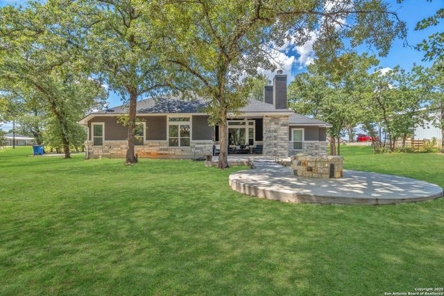 221 Cibolo Ridge Dr, La Vernia, TX 78121