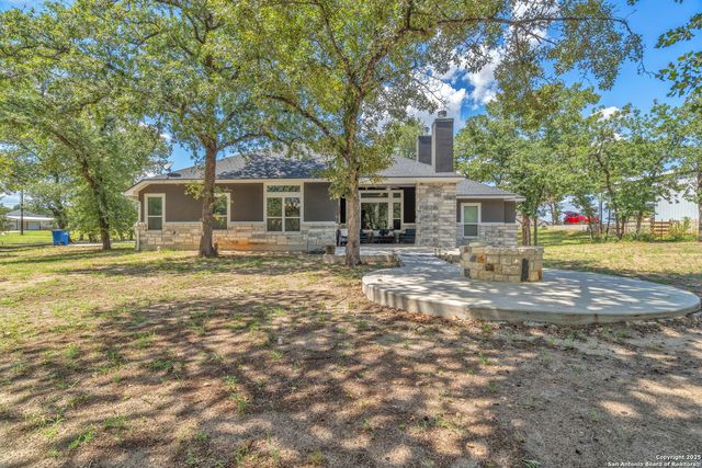 221 Cibolo Ridge Dr, La Vernia, TX 78121