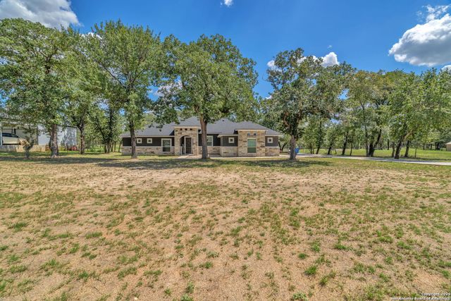 221 Cibolo Ridge Dr, La Vernia, TX 78121