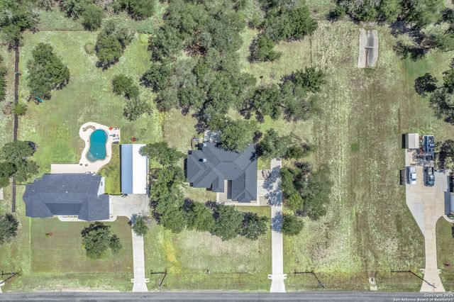 221 Cibolo Ridge Dr, La Vernia, TX 78121