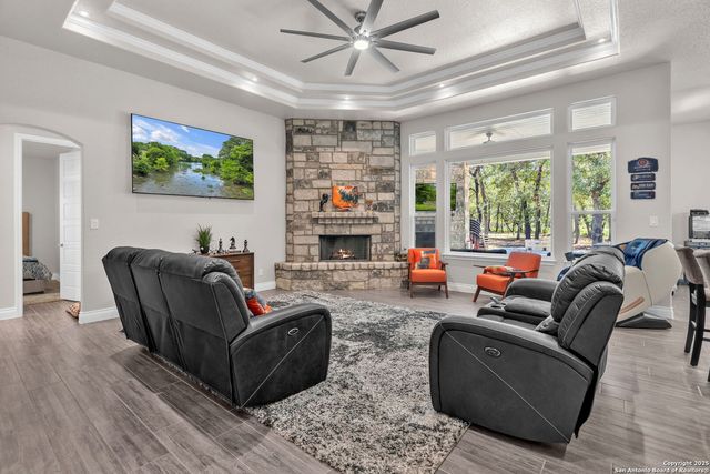 221 Cibolo Ridge Dr, La Vernia, TX 78121