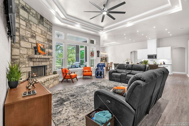 221 Cibolo Ridge Dr, La Vernia, TX 78121