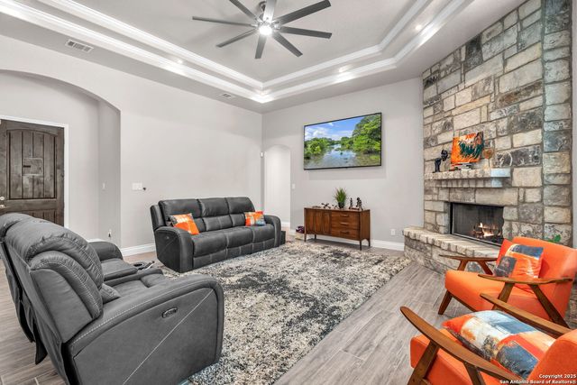 221 Cibolo Ridge Dr, La Vernia, TX 78121