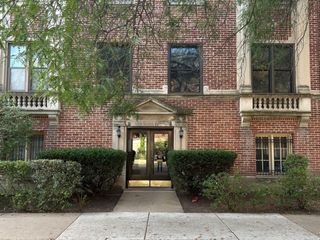 1155 E Hyde Park Boulevard 2F, Chicago, IL 60615