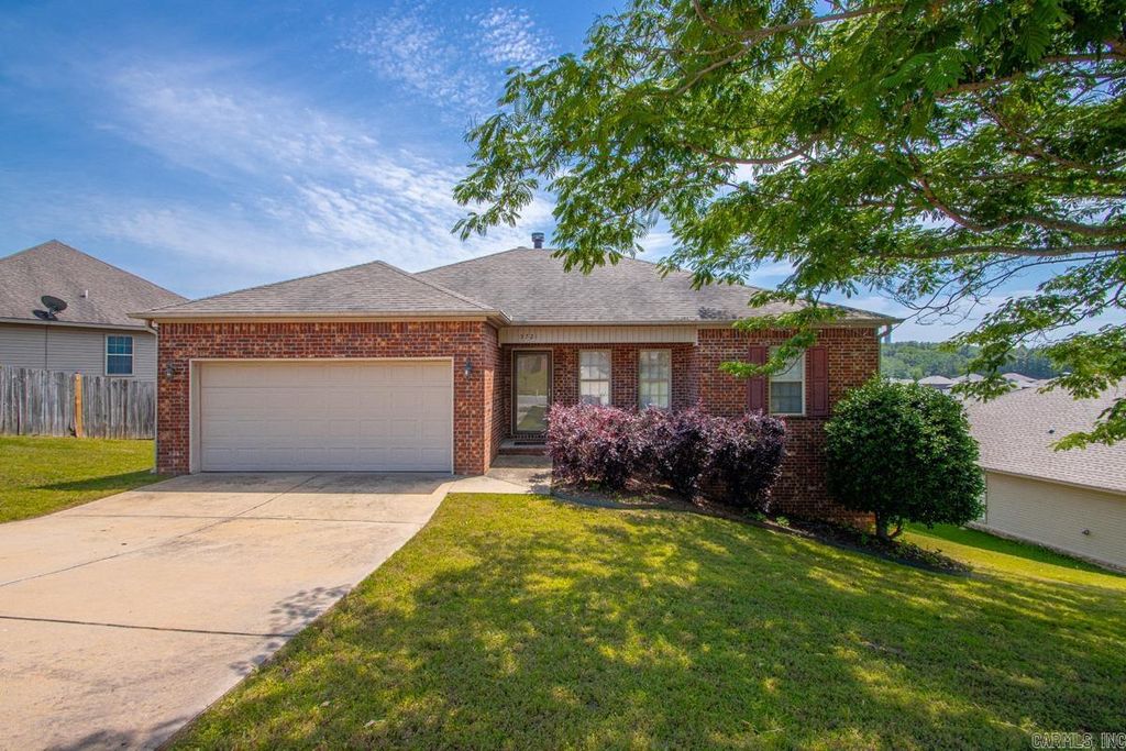 5721 Heritage Heights Drive, Benton, AR 72019