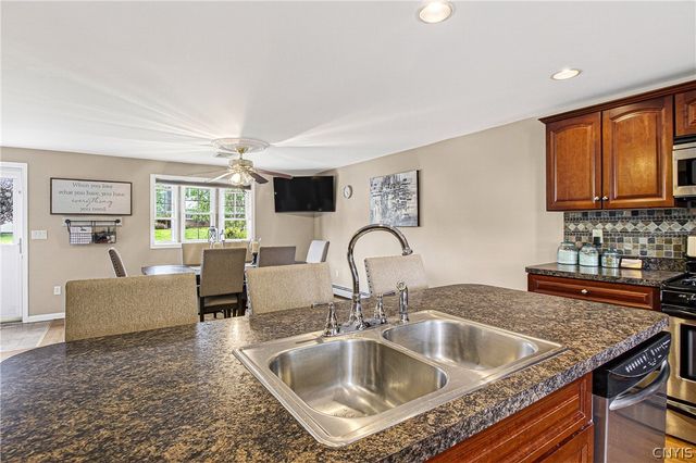 7 Clintonview Road, New Hartford, NY 13413