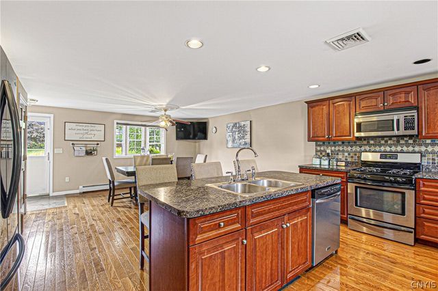 7 Clintonview Road, New Hartford, NY 13413