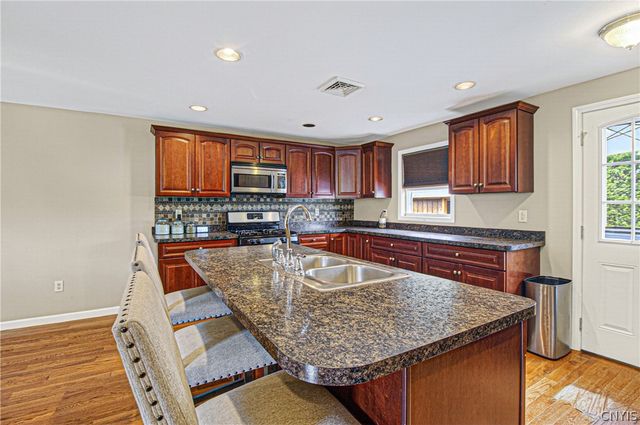 7 Clintonview Road, New Hartford, NY 13413