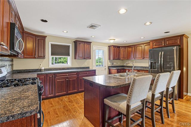 7 Clintonview Road, New Hartford, NY 13413