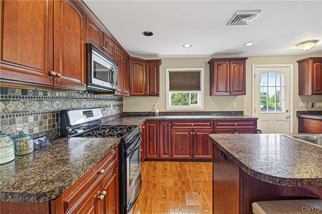 7 Clintonview Road, New Hartford, NY 13413