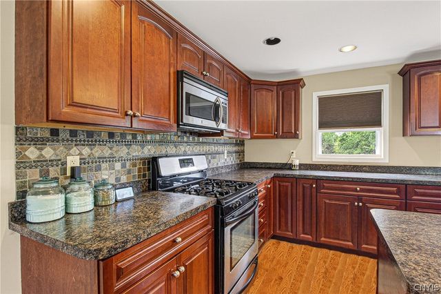 7 Clintonview Road, New Hartford, NY 13413