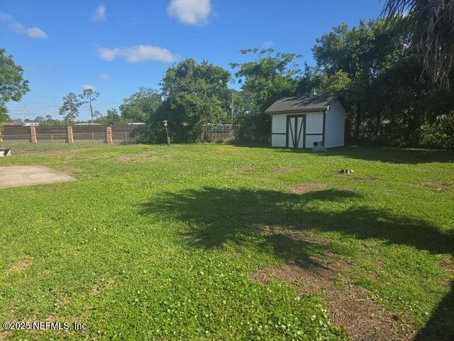 735 FOXBRIAR Cove, Jacksonville, FL 32221