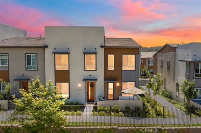 1060 Kendale Way, Vista, CA 92081