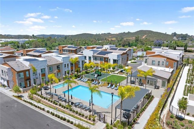 1060 Kendale Way, Vista, CA 92081