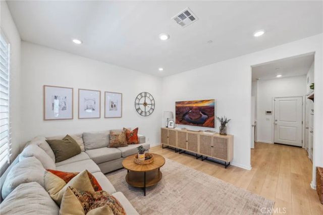 1060 Kendale Way, Vista, CA 92081