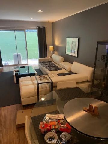 2260 N Cahuenga Boulevard 106, Los Angeles, CA 90068