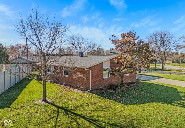3611 Hunter Place, Columbus, IN 47203