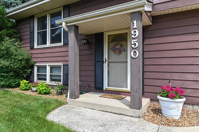 1950 E Hickory DRIVE, Oak Creek, WI 53154
