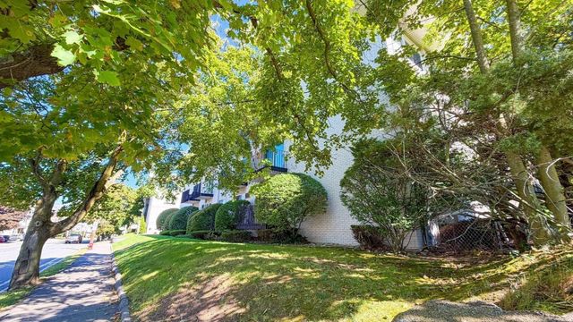 250 Nesmith St C9, Lowell, MA 01852