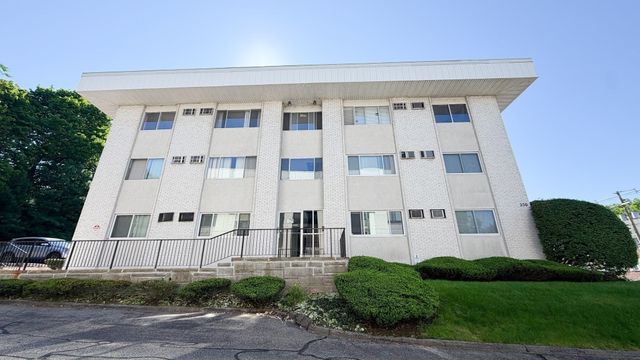 250 Nesmith St C9, Lowell, MA 01852
