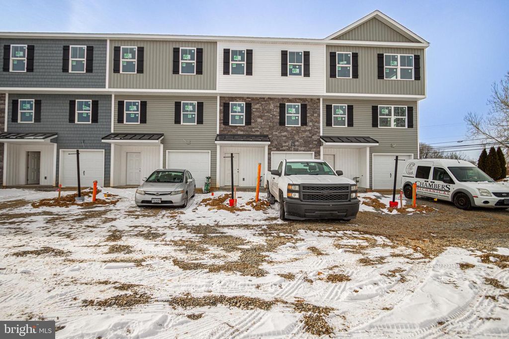 21 LANDING PL #21, York, PA 17408