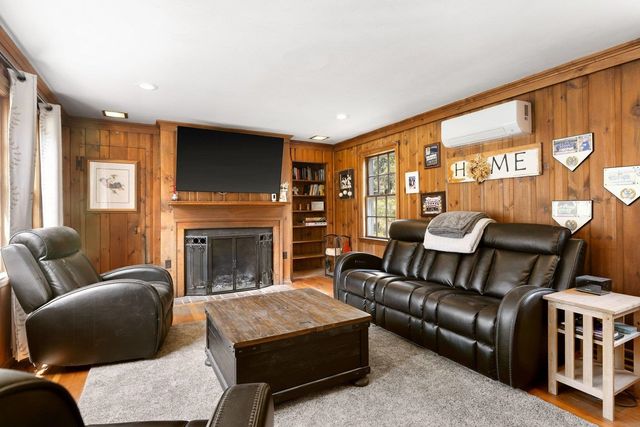 16 Marsh Lane, Hampton Falls, NH 03844